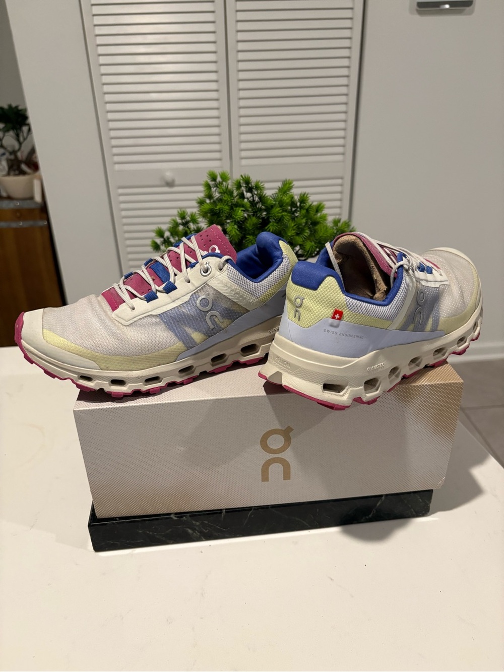 On Cloud Cloudvista women’s size 7.5 hiking running shoes - Picture 2 of 11